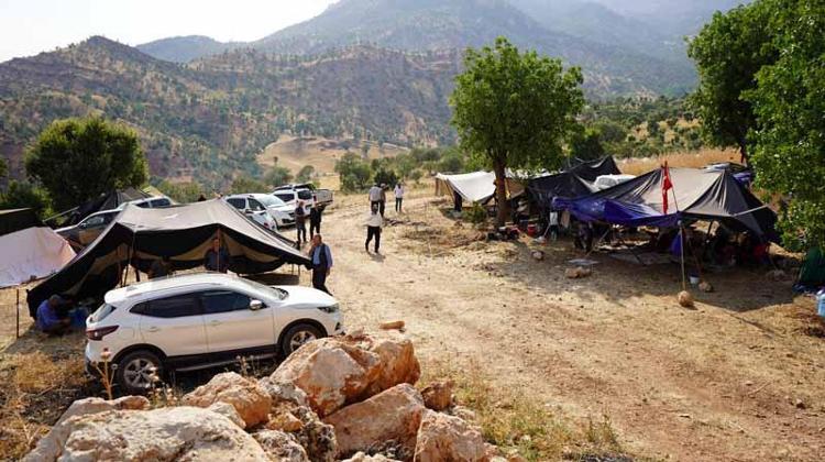 40 AİLE KESİN DÖNÜŞ İÇİN KÖYE GELDİ, ÇADIR KURDU