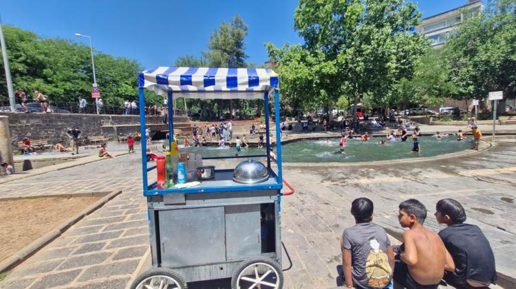 BURAYA BÜYÜK BİR HAVUZ YAPILMASI LAZIM