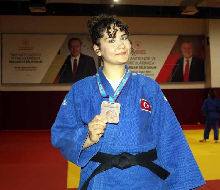 IŞIL: BÜYÜKLERDE DE ZİRVEYE ÇIKMAK İSTİYORUM