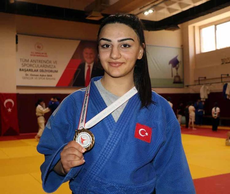 SÜMEYYENİN HEDEFİ AVRUPA ŞAMPİYONLUĞU