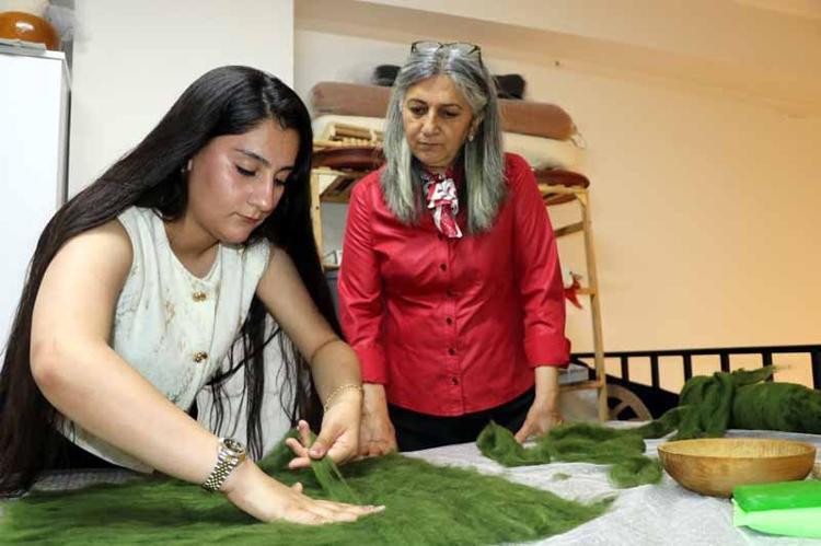 URARTU VE SELÇUKLU MOTİFLERİ KEÇEYLE BULUŞUYOR