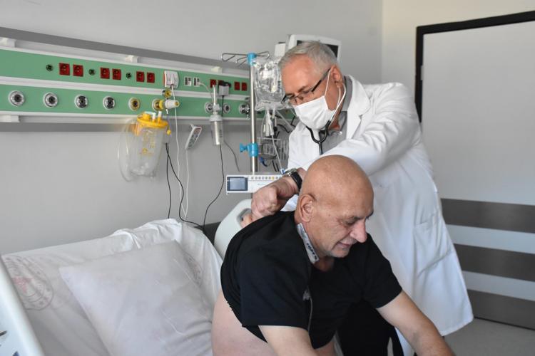 ÜNİVERSİTE DIŞINDA NAKİL YAPAN TEK KAMU HASTANESİ ZİRVEYE YERLEŞTİ