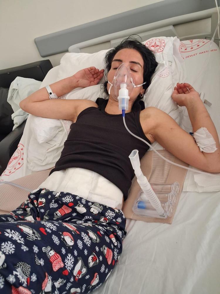 EŞİNİ BIÇAKLAYARAK AĞIR YARALADI