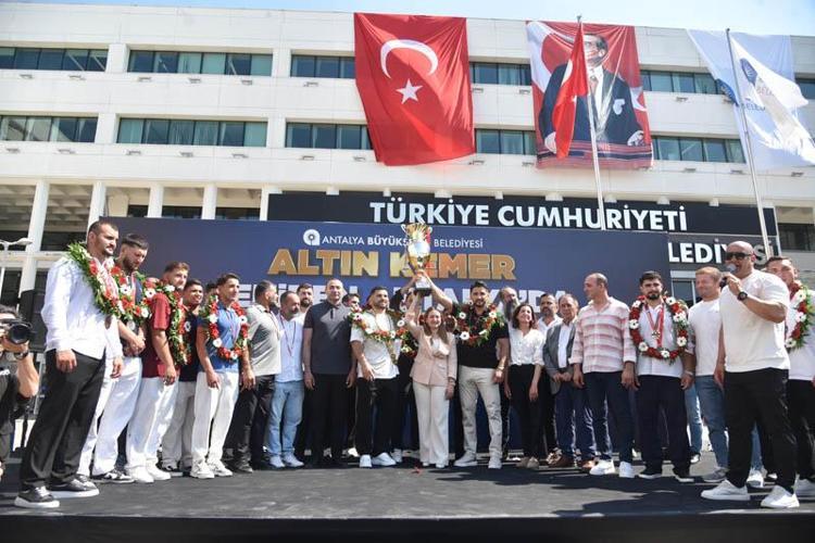 17 ORGANİZASYONDA 15 BAŞPEHLİVANLIK