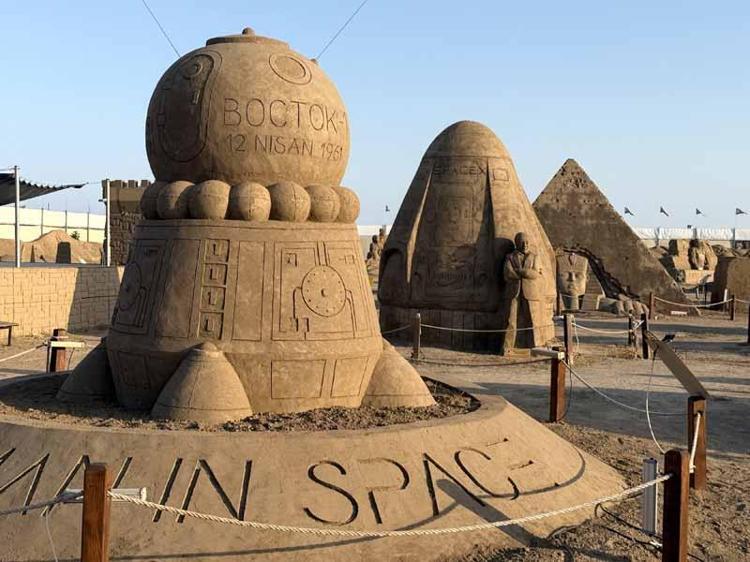 DÜNYACA ÜNLÜ ASTRONOTLAR GELİYOR