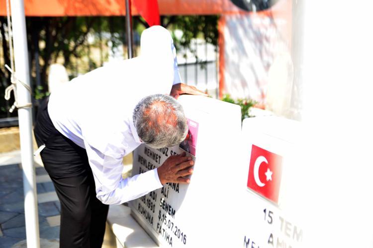‘GÖZLERİMİZ YOLLARDA KALDI’
