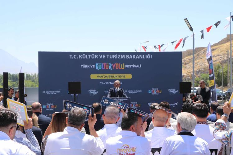 BU FESTİVALLER, SANATLA BÜTÜNLEŞMİŞ BİR TURİZM VİZYON ESERİDİR