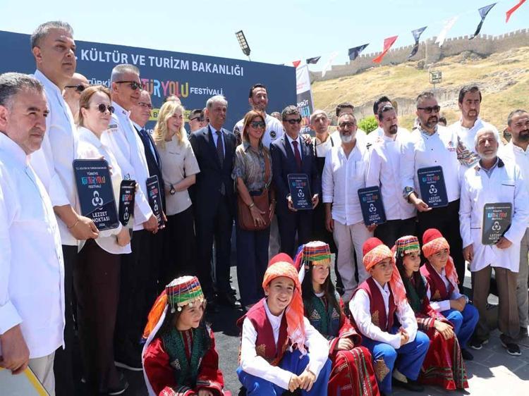 VAN, SOMUT VE SOMUT OLMAYAN KÜLTÜREL MİRAS ALANINDA ÇOK BÜYÜK BİR İVME YAKALAMIŞTIR
