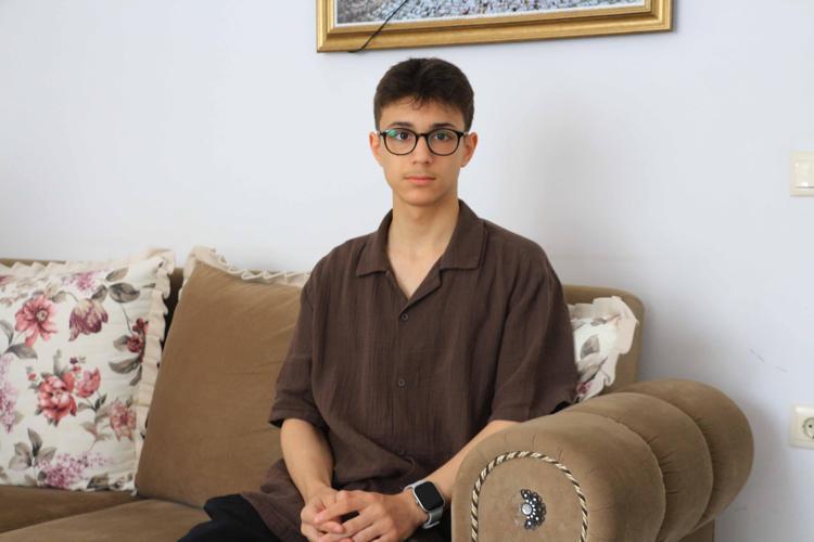 ÖĞRETMENLERİNE TEŞEKKÜR ETTİ