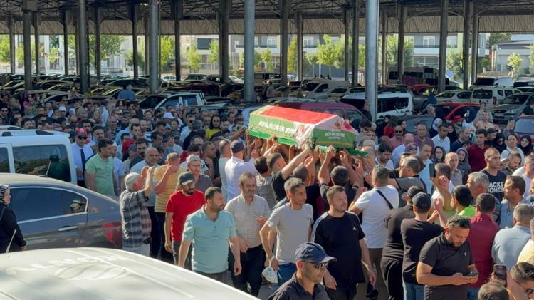 KIRMIZI RENGE OLAN SEVGİSİNİ DHAYA ANLATMIŞTI