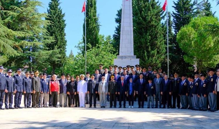 EDİRNEDE ŞEHİT KABİRLERİ ZİYARET EDİLDİ