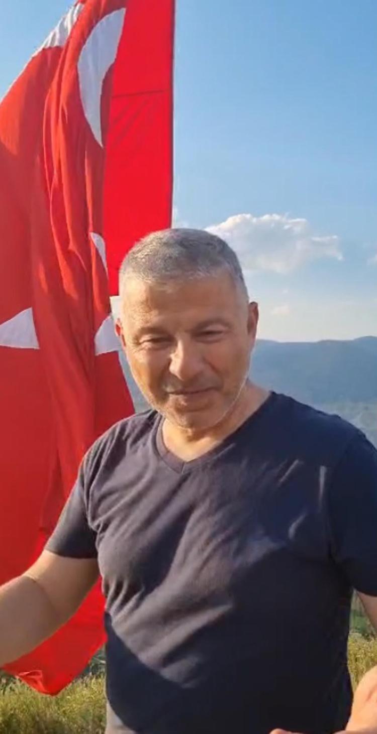 BAYRAĞI ÖĞRETMEN DİKTİ