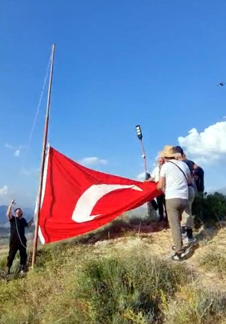 BAYRAK DESTEĞİ İSTEDİ