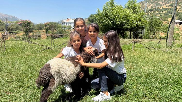 MAHALLEMİZİN MASKOTU OLDU