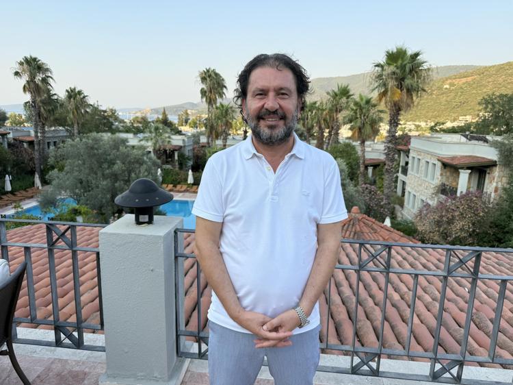 İLK AYDA 350 BİNDEN FAZLA YABANCI TURİST GELDİ