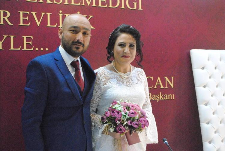 EŞİMLE HER ŞEYİMİZ ORTAK