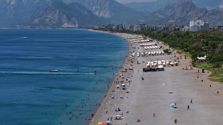 SICAKTAN BUNALAN SAHİLE GELDİ