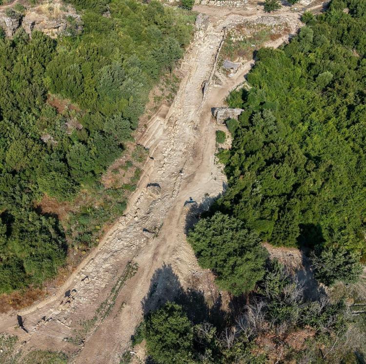 ANITSAL KAPI VE TANRI HEYKELLERİ GÜN YÜZÜNE ÇIKTI