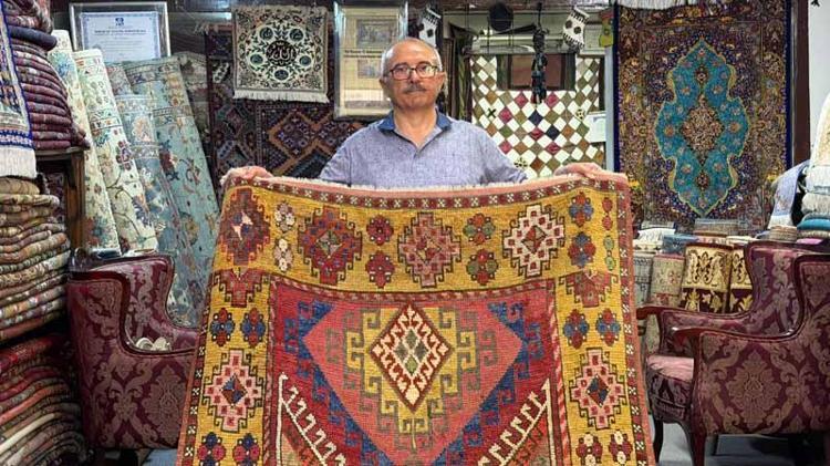 EN ÇOK ELİ BELİNDE DESENİNİ SEVERİM
