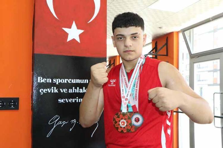 ‘DÜNYA ŞAMPİYONU OLUP BAYRAĞIMIZI GÖNDERE ÇEKTİRMEK İSTİYORUM’