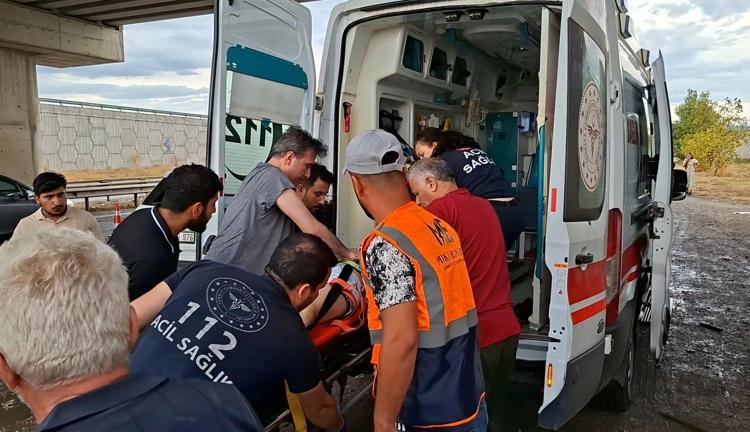 YOLDAN GEÇEN DOKTOR MÜDAHALE ETTİ