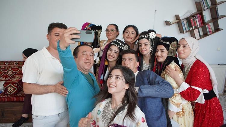 ‘ÖĞRETTİĞİMİZ EZGİLERİ, OYUNLARI, KÜLTÜRÜMÜZÜ JAPONLARA GÖSTERECEKLER’