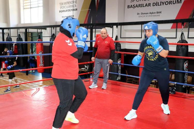 ‘BABAMIZ KENDİMİZİ KORUYABİLELİM DİYE BOKSA GÖNDERDİ’