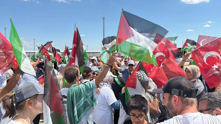 İSRAİL ÜZERİNDEKİ BASKININ ARTMASINI İSTİYORUZ