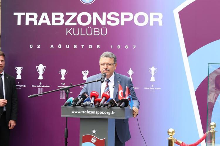 AHMET METİN GENÇ: GURURLA KUTLUYORUZ