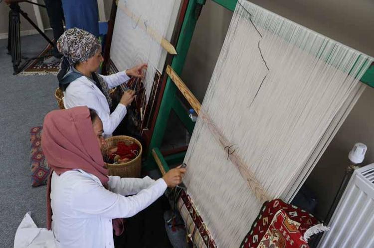NORDUZ KOYUNUNUN YÜNÜ KUMAŞA DÖNÜŞÜYOR