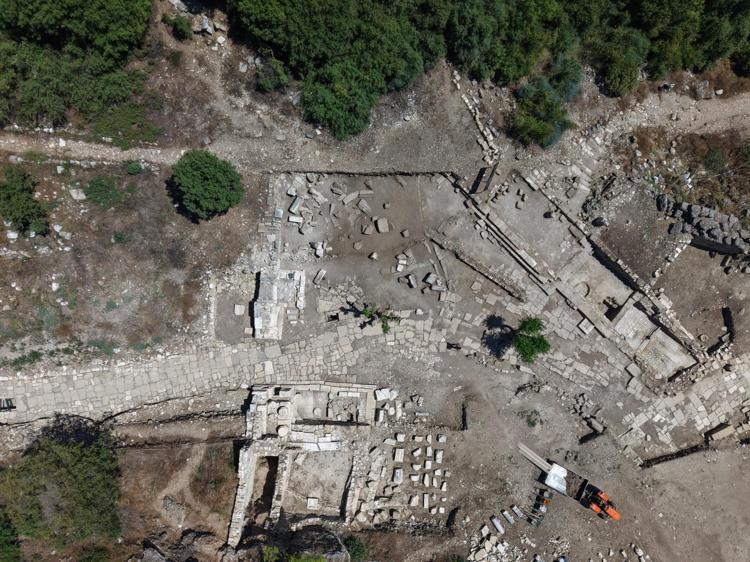 ANITSAL KAPININ YIKINTILARİ ŞİFA KÜLTÜNÜN İZLERİNİ SAKLADI