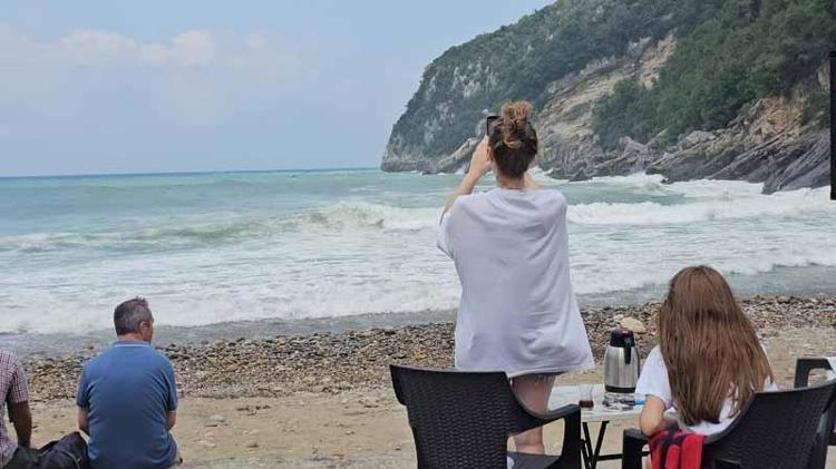 DENİZE GİRMEK YASAKLANDI