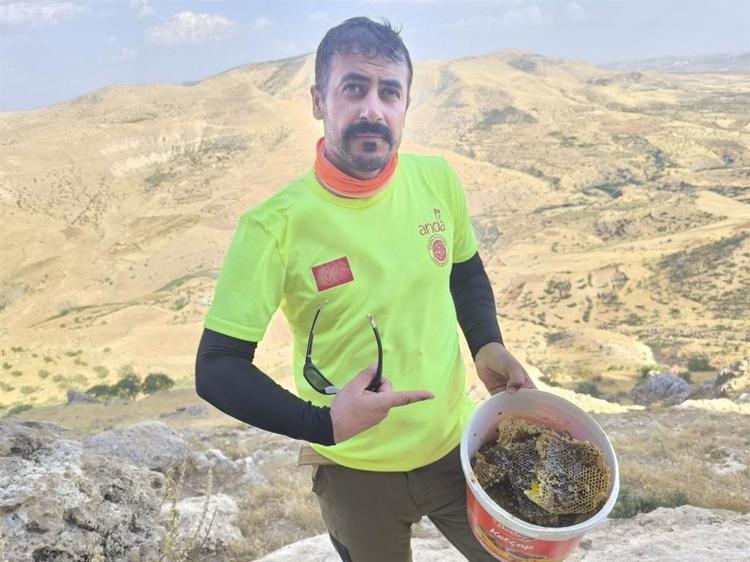 ‘GÜNDE 2-3 YUVA AÇMAYA ÇALIŞIYORUM’