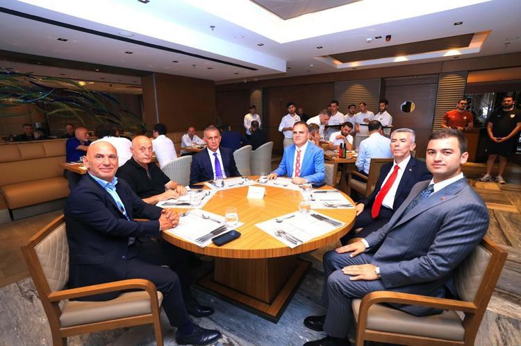BİRLİK VE BERABERLİK VURGUSU