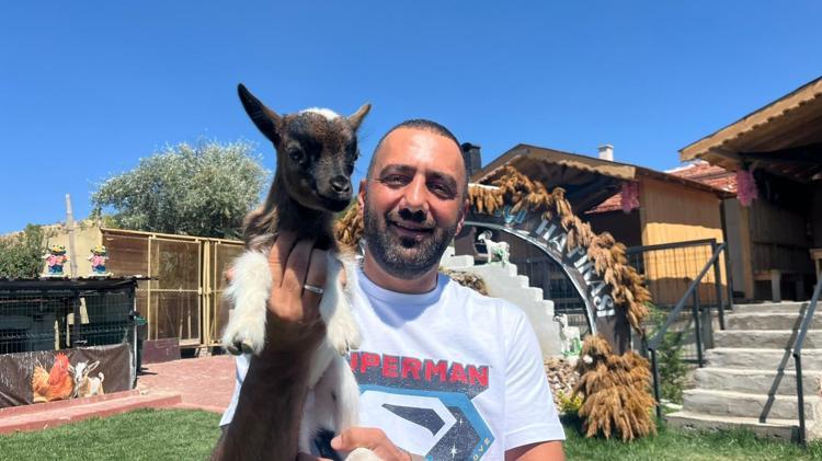 KEÇİLERİ SÜS AMAÇLI ALIYORLAR