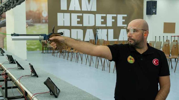 HAVADA 3 PARAŞÜTÇÜ ÜST ÜSTE GELDİK