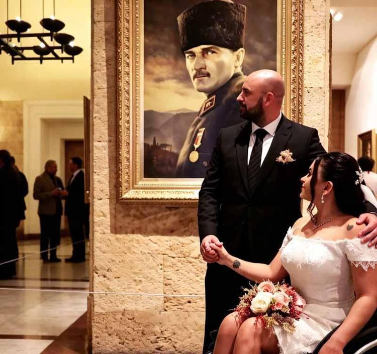 ÜLKEMİ ULUSLARARASI ALANDA TEMSİL ETMEK İSTİYORUM