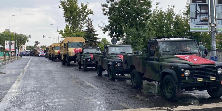 KARS’TA 30 AĞUSTOS KUTLAMALARINA YAĞMUR ENGELİ