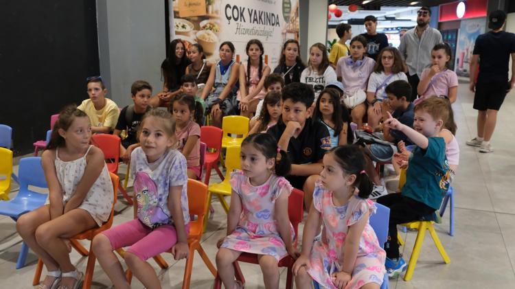 MİNİK KATILIMCILAR SİNEMA VE SANATLA BİR ARAYA GELDİ