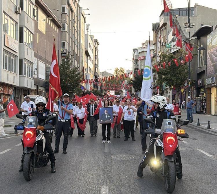 MERİÇ NEHRİ ÜZERİNDE HAVAİ FİŞEK GÖSTERİSİ