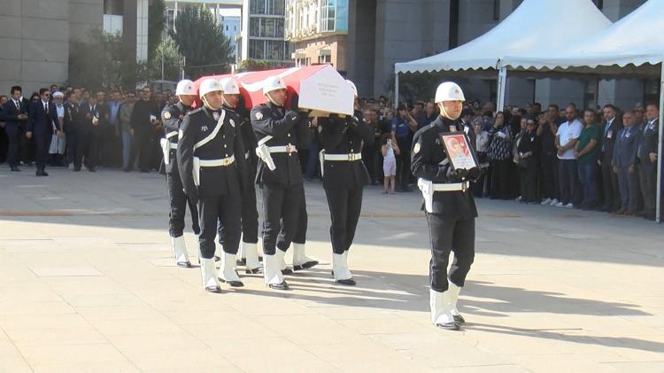 TÜM ŞEHİTLERİMİZİ ŞÜKRANLA YAD EDİYORUZ