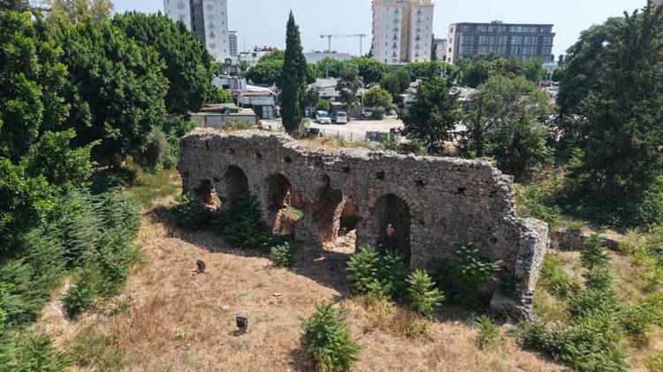 YÜZYILLARIN TAHRİBATINA RAĞMEN AYAKTA