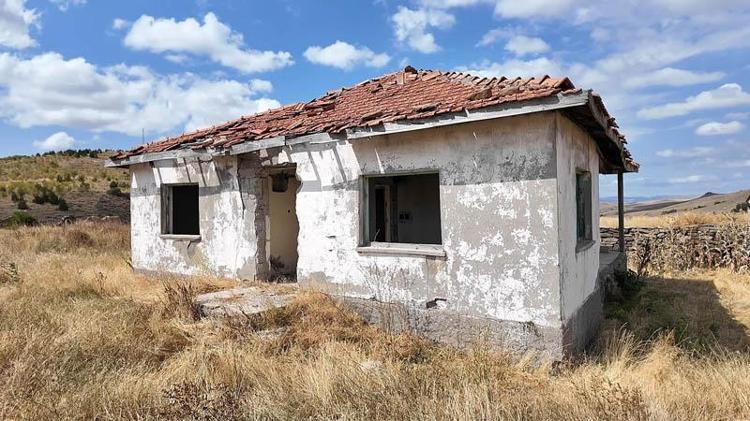 BİR ŞEKİLDE BURADA VAKİT GEÇİYOR