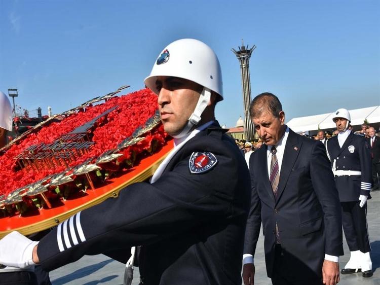 ÇELENK TÖRENİ DÜZENLENDİ