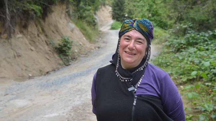 YOLDA SADECE AĞAÇLAR VE BEN VARIZ