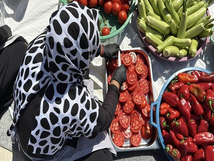 ‘HEM PARA KAZANIYORUZ HEM DE KIŞLIK HAZIRLIYORUZ’