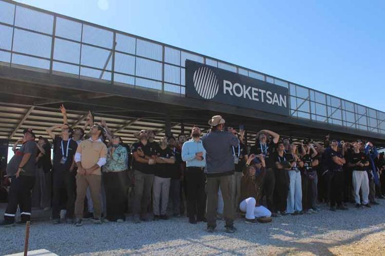 ‘LİSE ÇAĞINDAKİ ÇOCUKLARIMIZ BURADA ROKET ATIYOR’