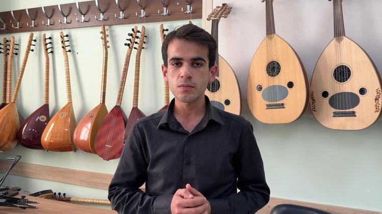 ‘ŞARKI SÖYLEMEYE UTANIYORDUM’