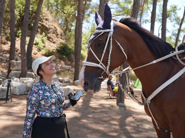 ZİYARETÇİLERDEN ATLI TİME ÖVGÜ