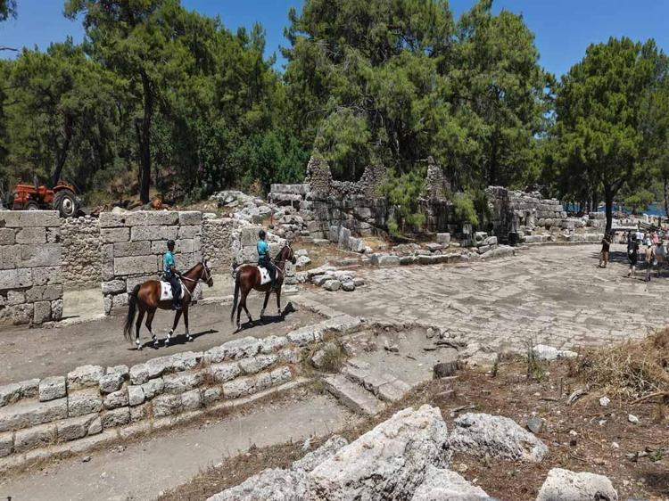 İLK DEFA ATA DOKUNDUM